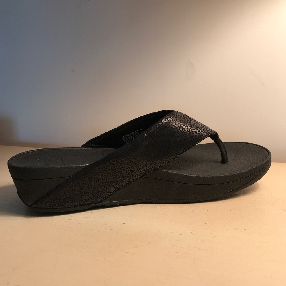 FIT FLOP LULU BLACK SHIMMER LIZARD SANDALS